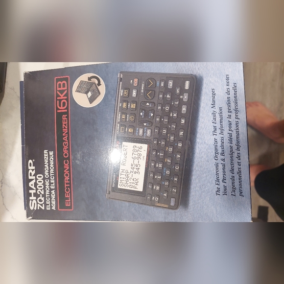 Antique sony walk man and sharp organizer - Picture 2 of 4